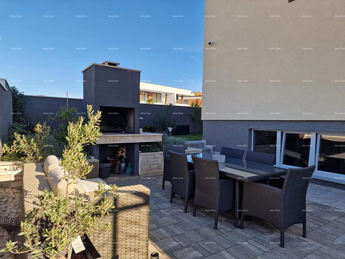 In vendita lussuosa villa a Medulin – 100 m dal mare