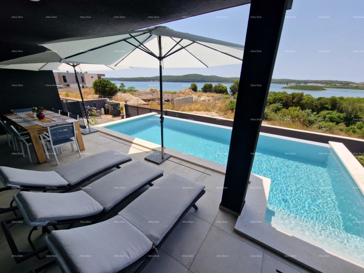 In vendita lussuosa villa a Medulin – 100 m dal mare