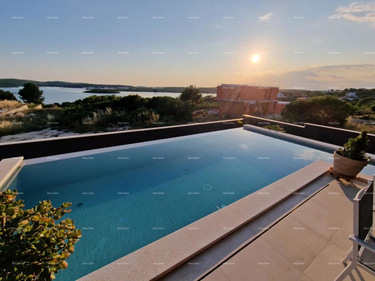 In vendita lussuosa villa a Medulin – 100 m dal mare