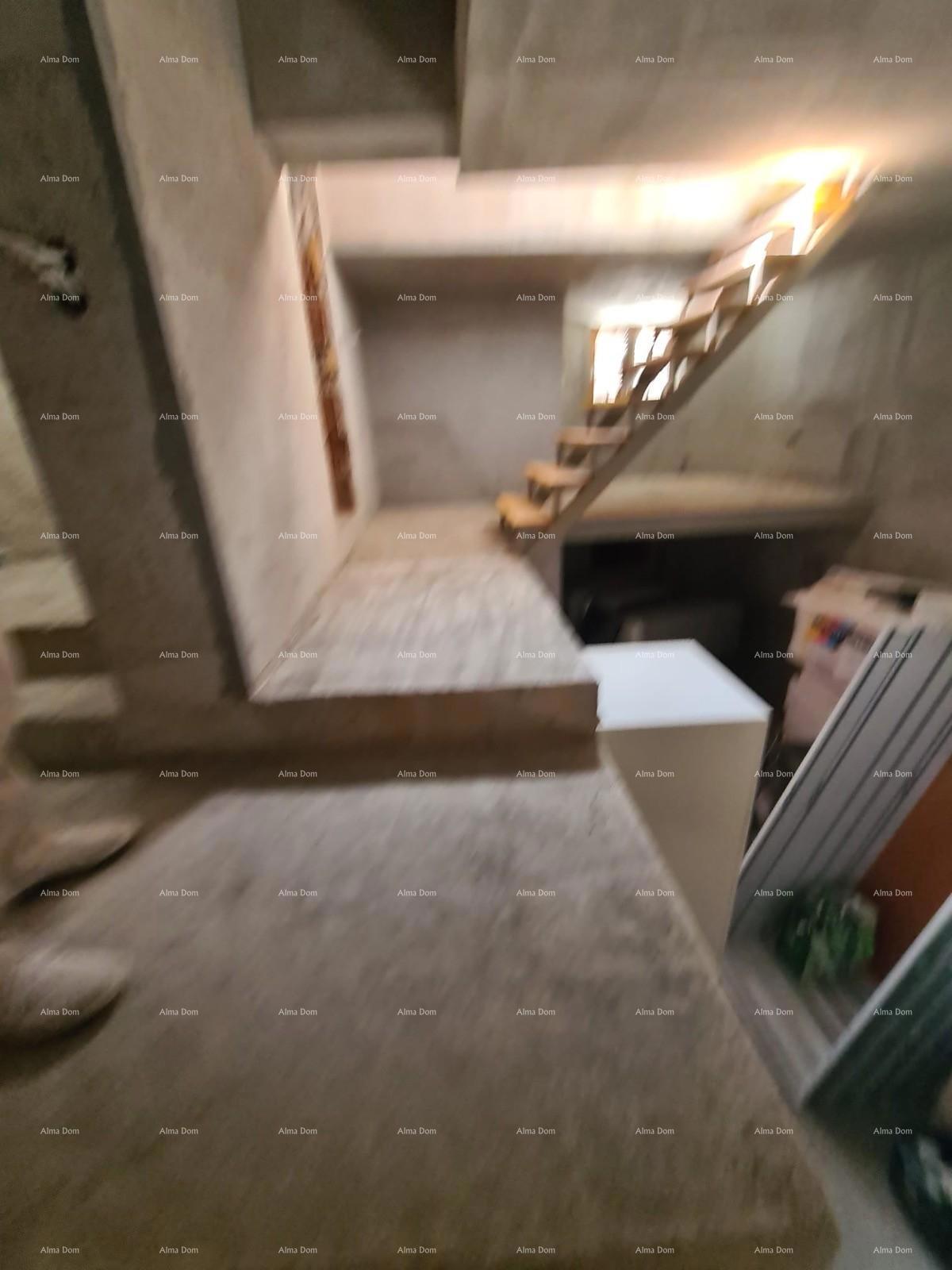 In vendita casa con due appartamenti – Fažana