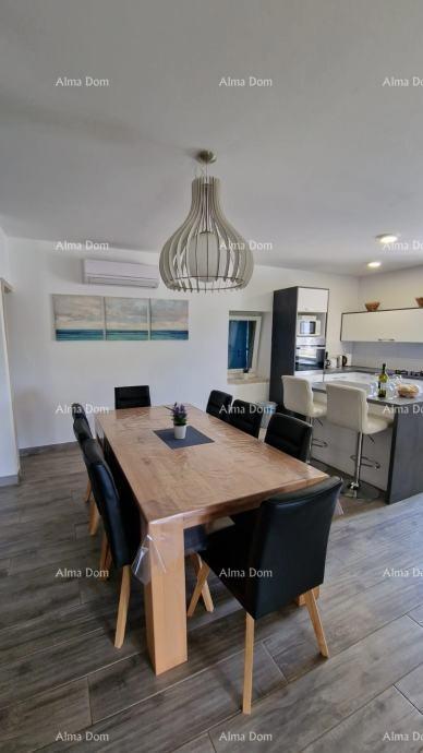 Sveti Lovreč, splendida villa in pietra con ampio giardino