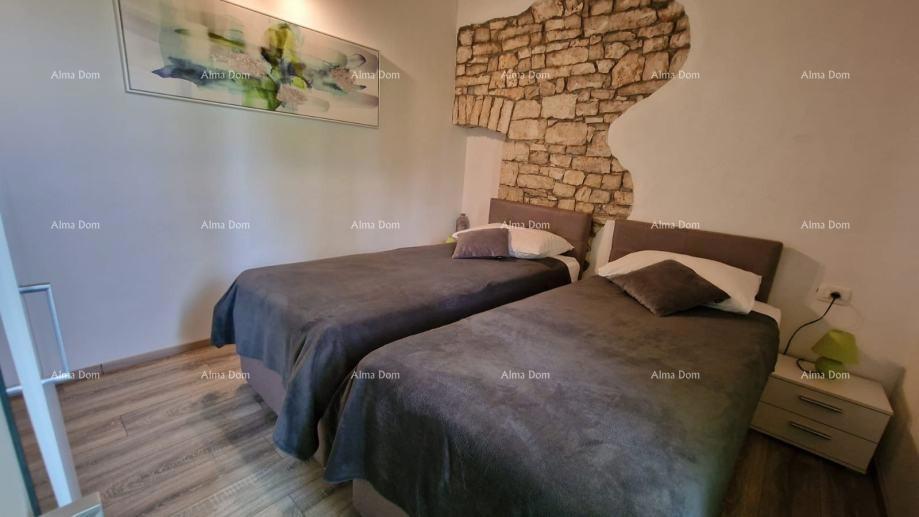 Sveti Lovreč, splendida villa in pietra con ampio giardino