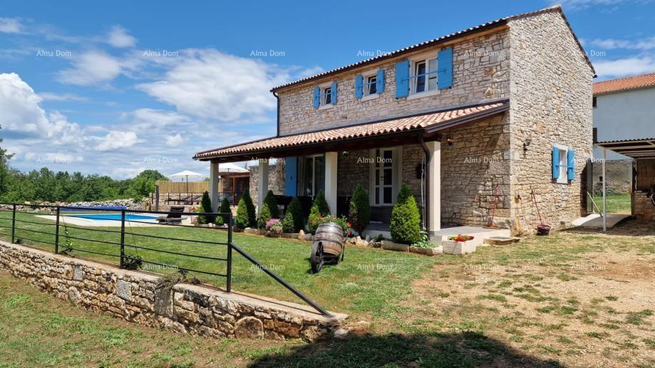 Sveti Lovreč, splendida villa in pietra con ampio giardino