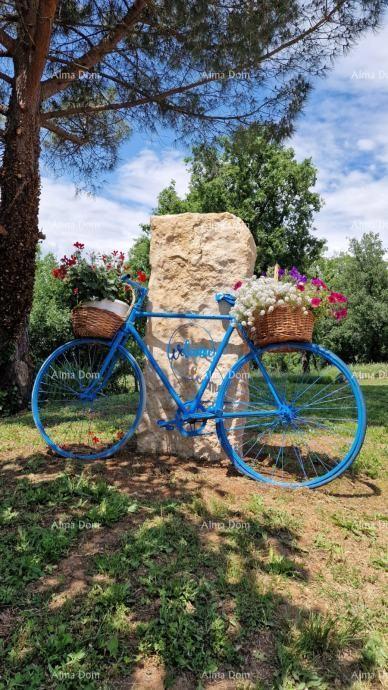 Sveti Lovreč, splendida villa in pietra con ampio giardino