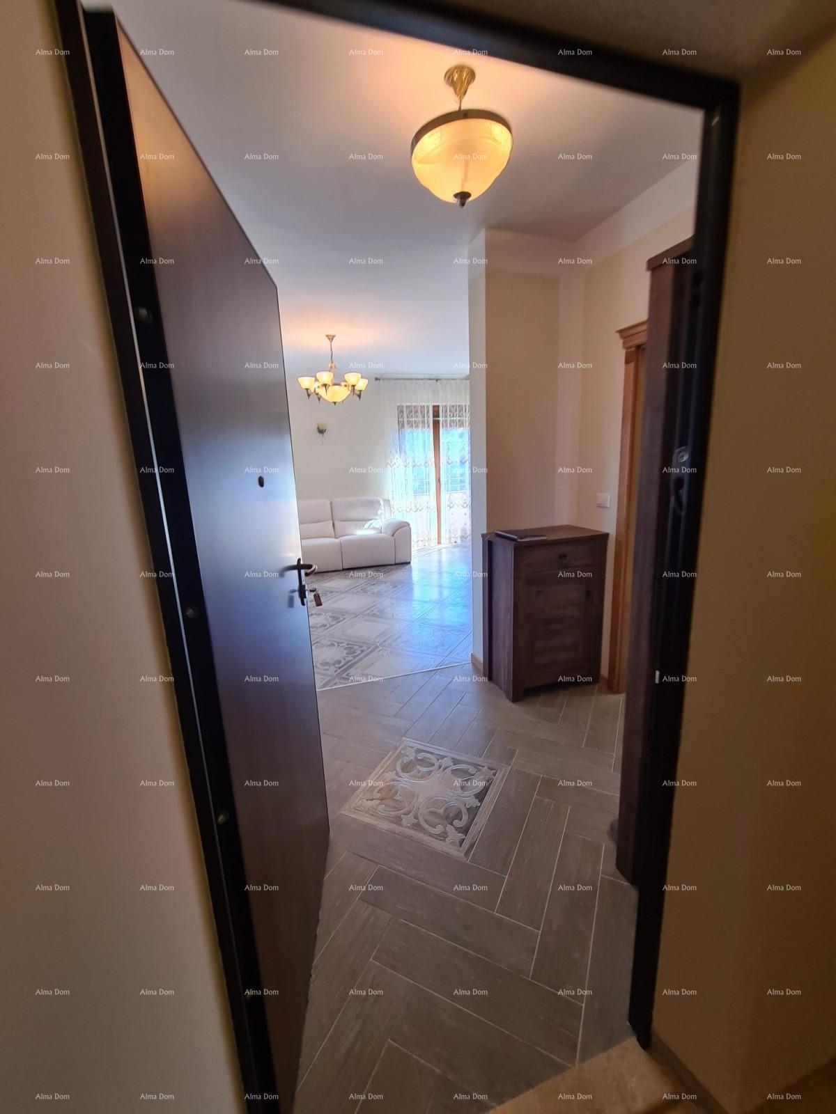 Appartamento su tre piani con terrazza sul tetto! A 100 metri dal mare.