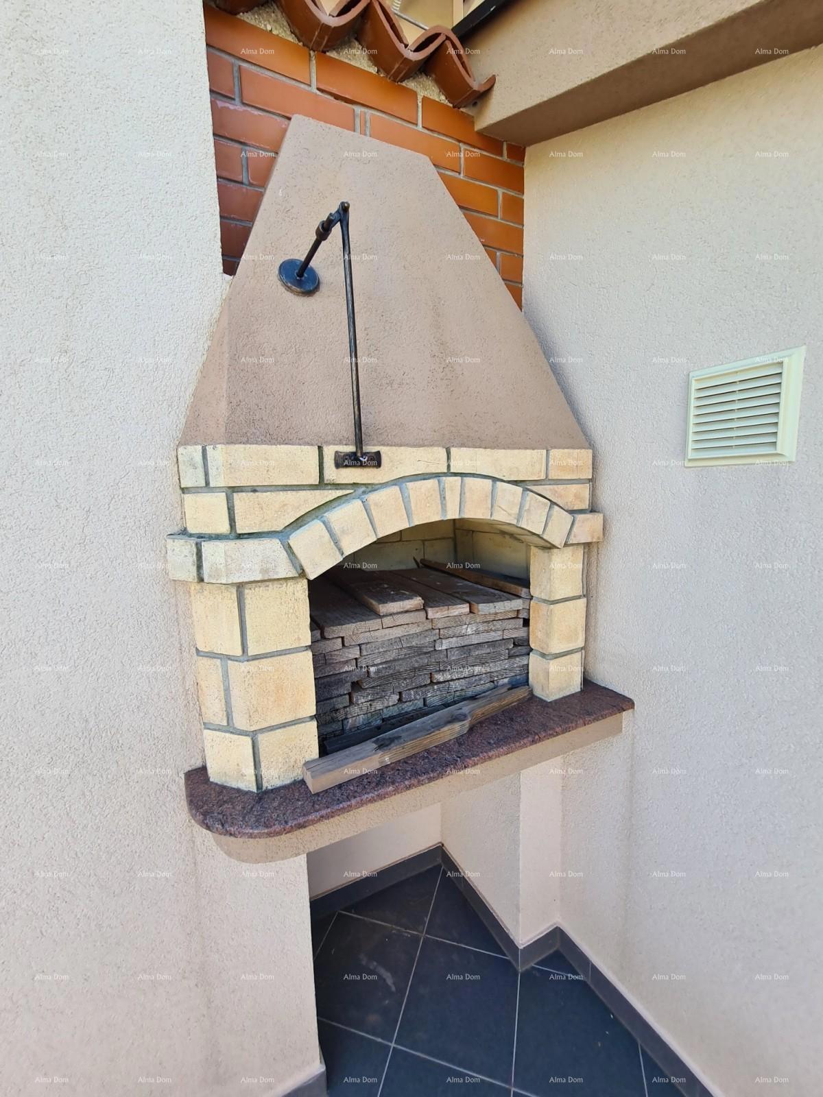 Appartamento su tre piani con terrazza sul tetto! A 100 metri dal mare.