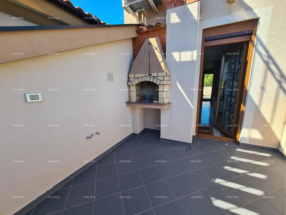 Appartamento su tre piani con terrazza sul tetto! A 100 metri dal mare.