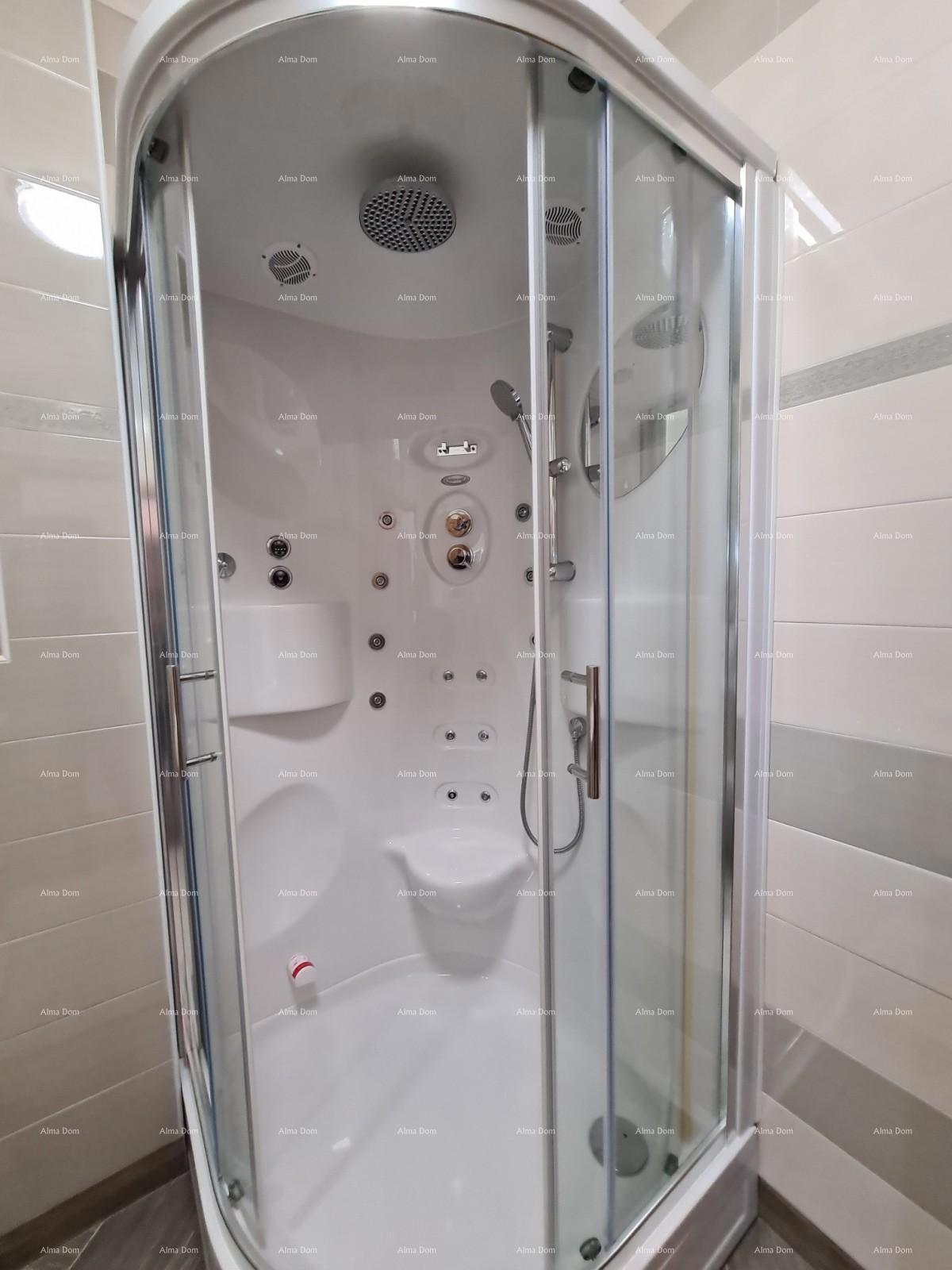 Appartamento su tre piani con terrazza sul tetto! A 100 metri dal mare.