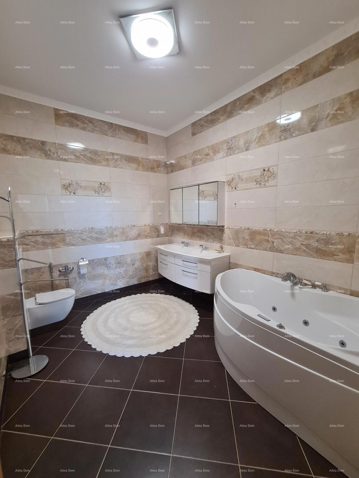 Appartamento su tre piani con terrazza sul tetto! A 100 metri dal mare.