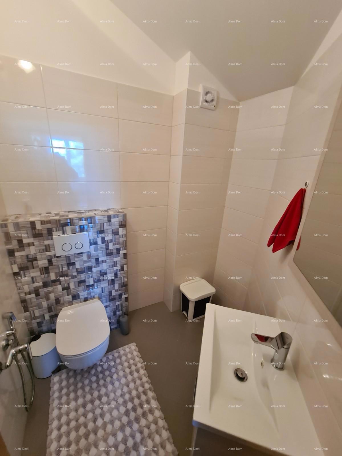 Appartamento su tre piani con terrazza sul tetto! A 100 metri dal mare.