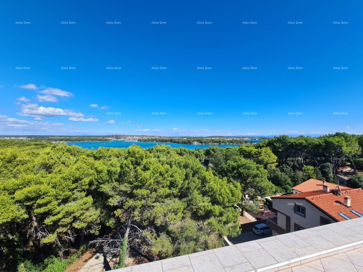 Appartamento su tre piani con terrazza sul tetto! A 100 metri dal mare.