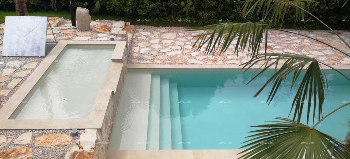 UMAG – Casa con piscina e tre appartamenti separati