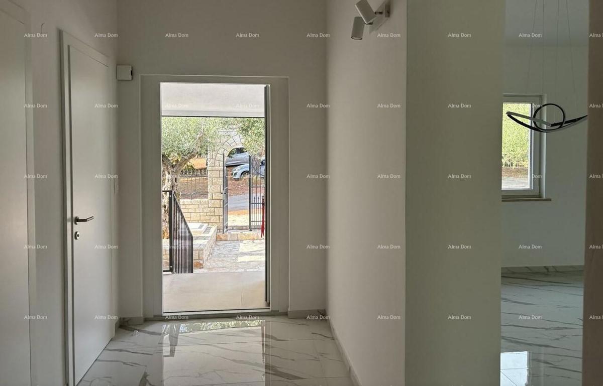 UMAG – Casa con piscina e tre appartamenti separati