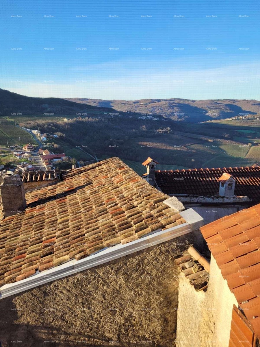 Casa istriana ristrutturata in pietra in vendita nel centro della bellissima cittadina istriana di Motovun