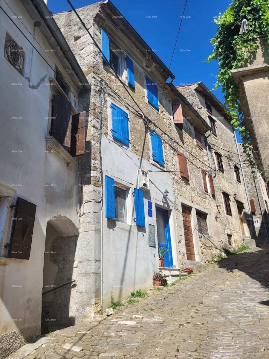 Casa istriana ristrutturata in pietra in vendita nel centro della bellissima cittadina istriana di Motovun