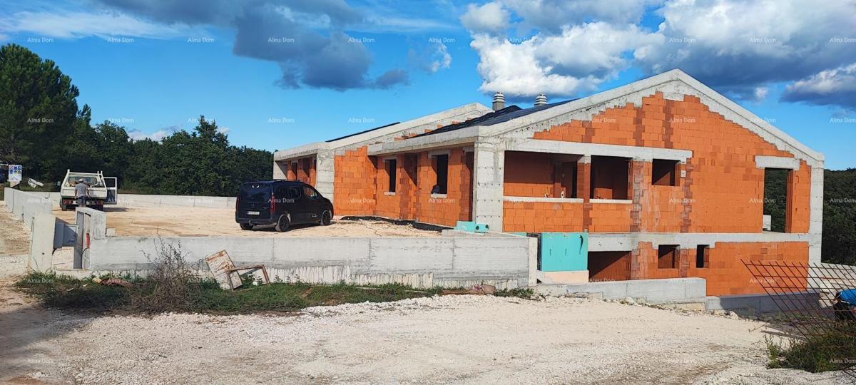 In vendita duplex casa in un tranquillo quartiere vicino a Vodnjan.
