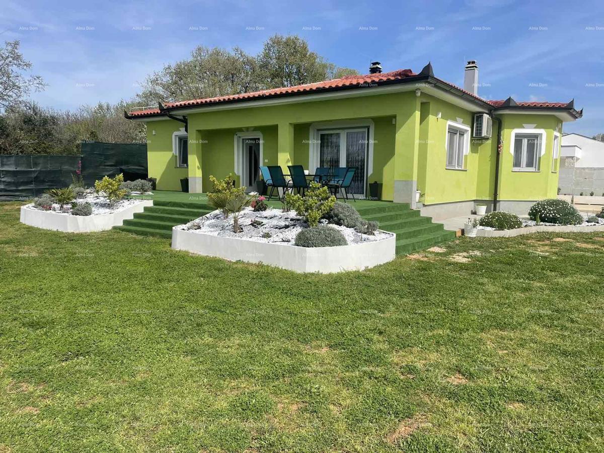 Casa su un piano con ampio giardino