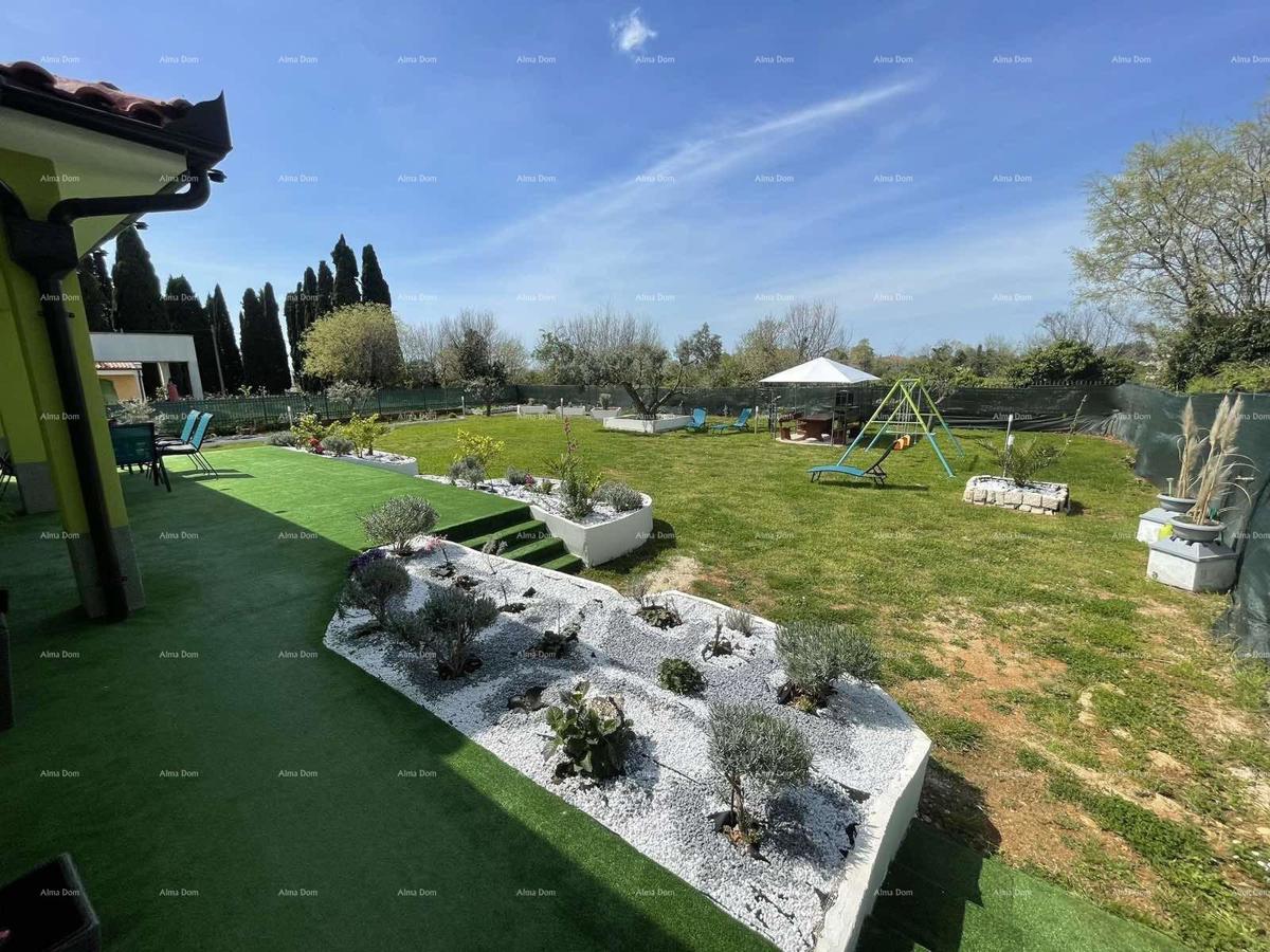 Casa su un piano con ampio giardino