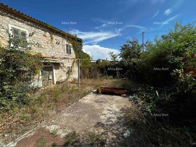 Vendita di una vecchia casa istriana con un grande terreno edificabile, Valbandon