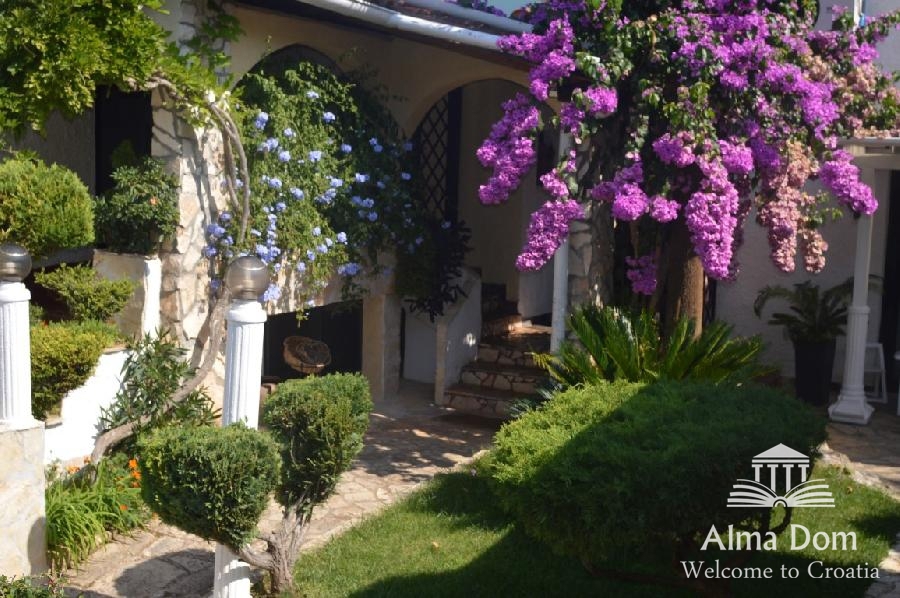 Una casa berlissima a Banjole con un giardino