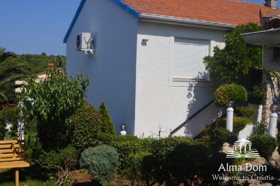 Una casa berlissima a Banjole con un giardino