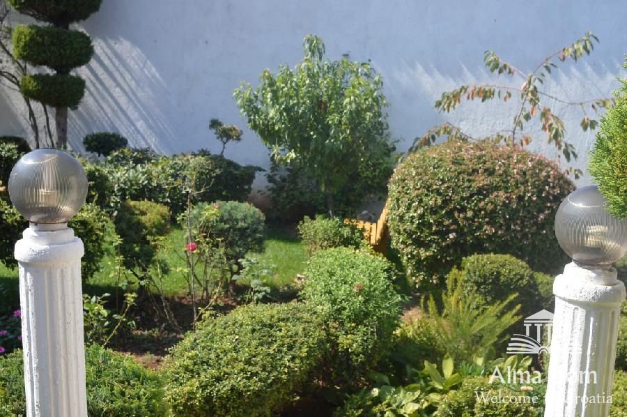 Una casa berlissima a Banjole con un giardino