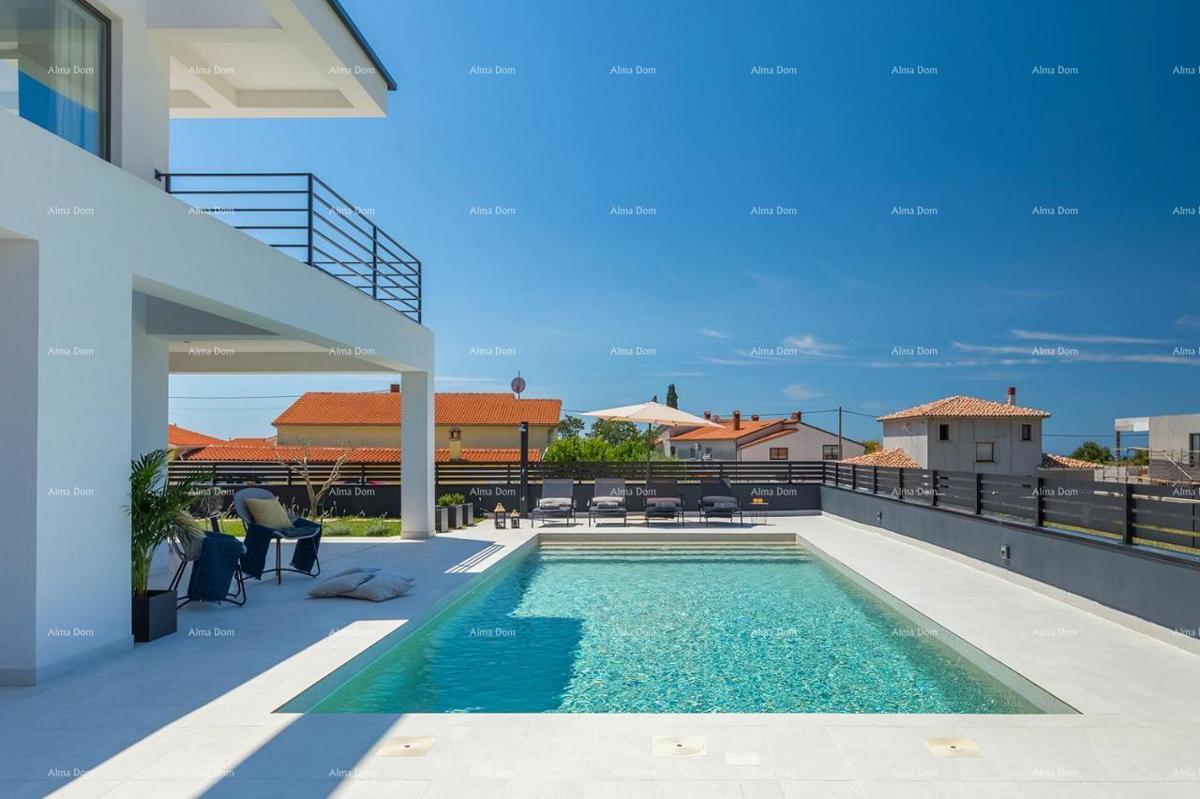 Pula Galižana. Villa con piscina, cucina all'aperto e vista mare.