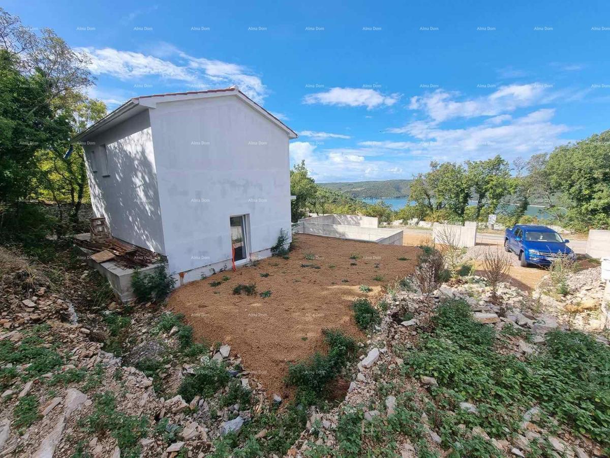 In vendita casa con piscina e vista mare – tranquillo villaggio di Raša