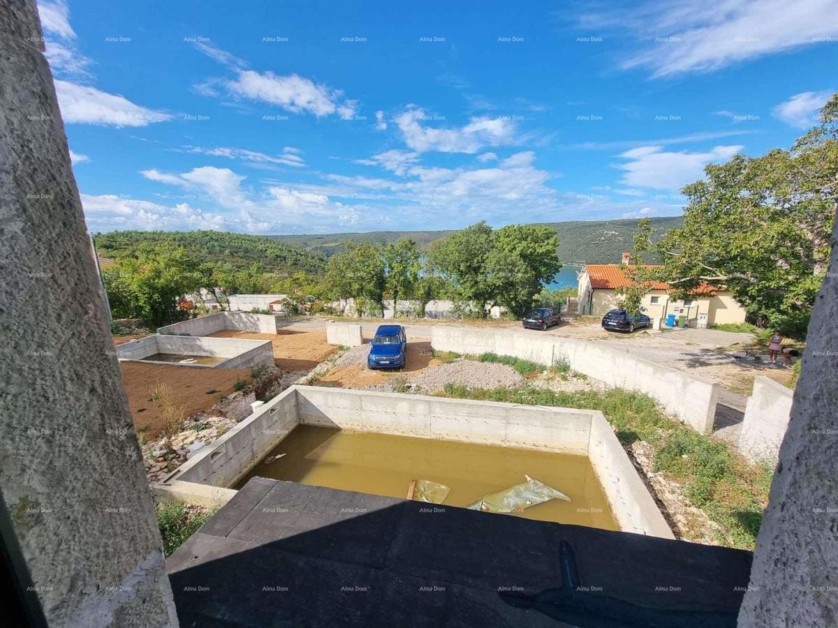 In vendita casa con piscina e vista mare – tranquillo villaggio di Raša