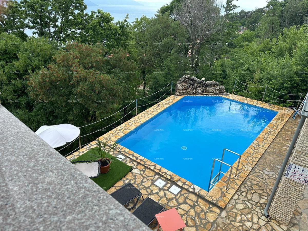 Casa con appartamenti vista mare