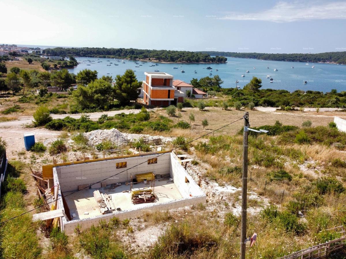 Medulin, Mukalba – Terreno edificabile con costruzione in corso.