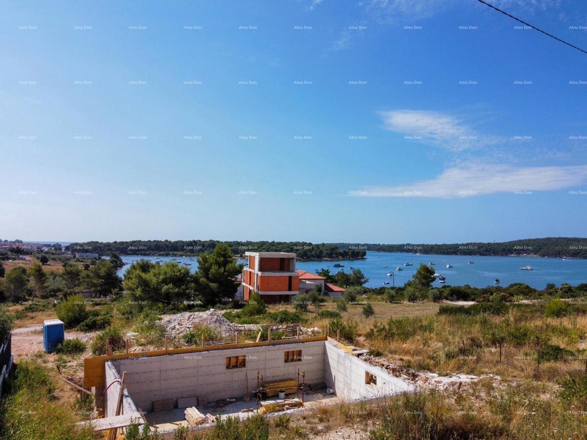 Medulin, Mukalba – Terreno edificabile con costruzione in corso.