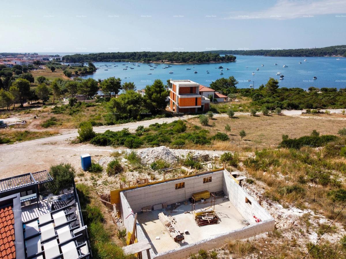 Medulin, Mukalba – Terreno edificabile con costruzione in corso.