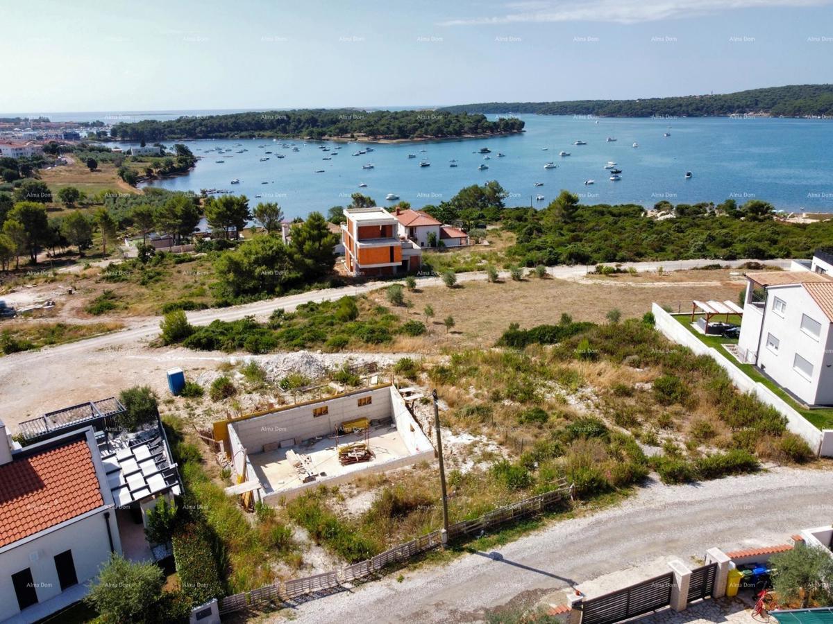 Medulin, Mukalba – Terreno edificabile con costruzione in corso.