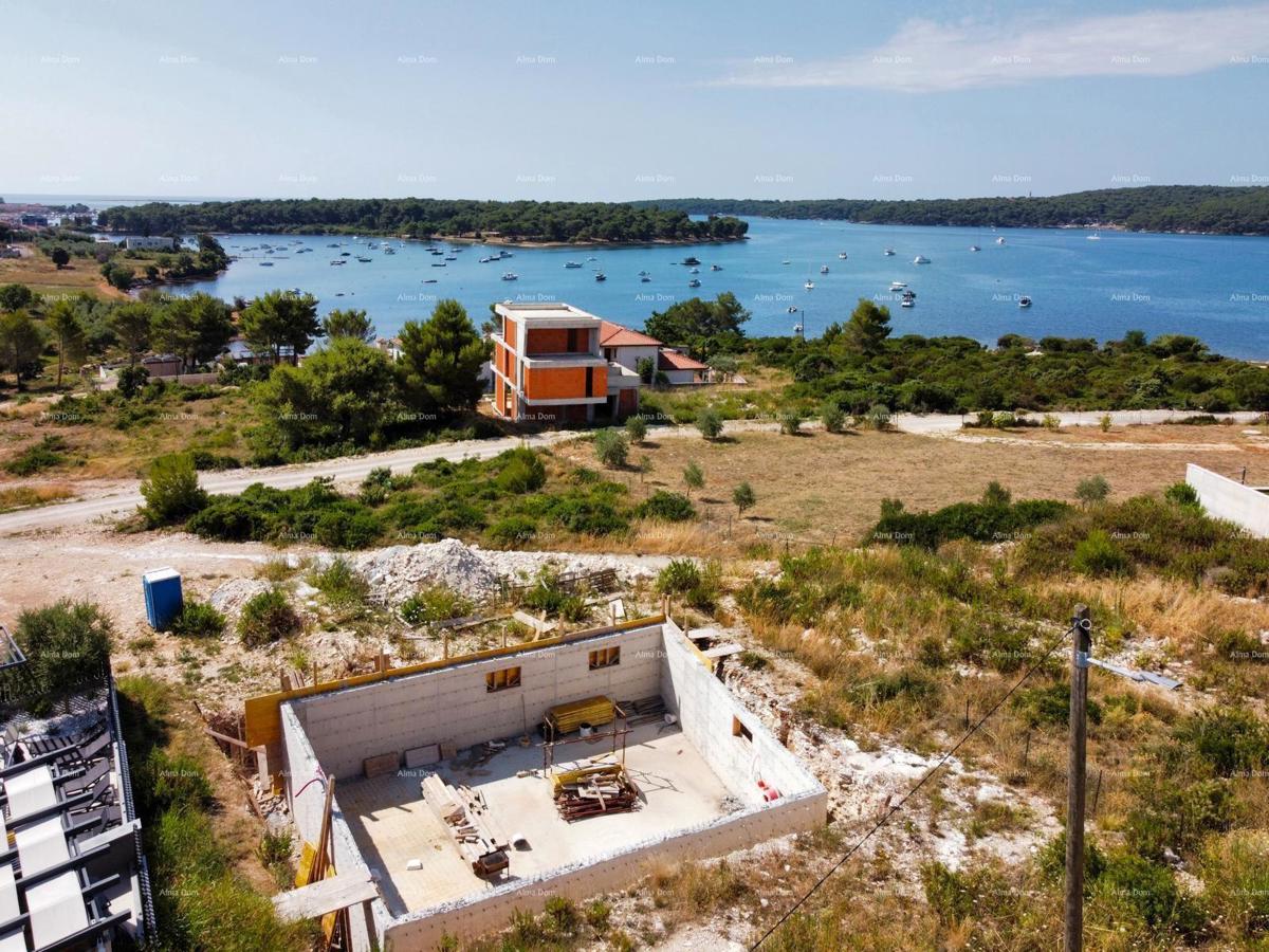 Medulin, Mukalba – Terreno edificabile con costruzione in corso.