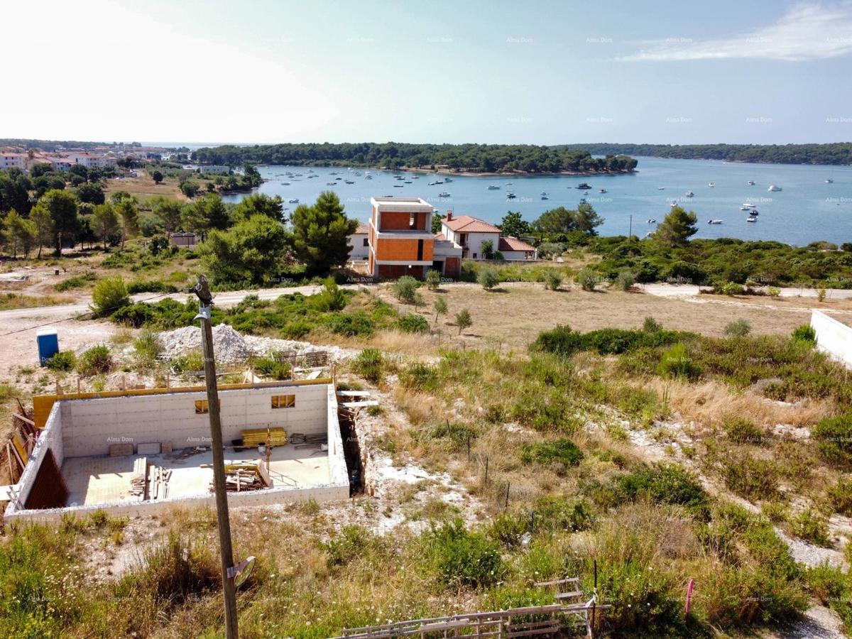 Medulin, Mukalba – Terreno edificabile con costruzione in corso.