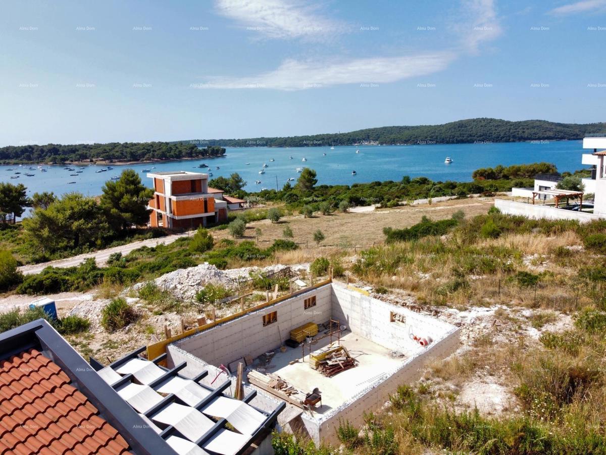 Medulin, Mukalba – Terreno edificabile con costruzione in corso.