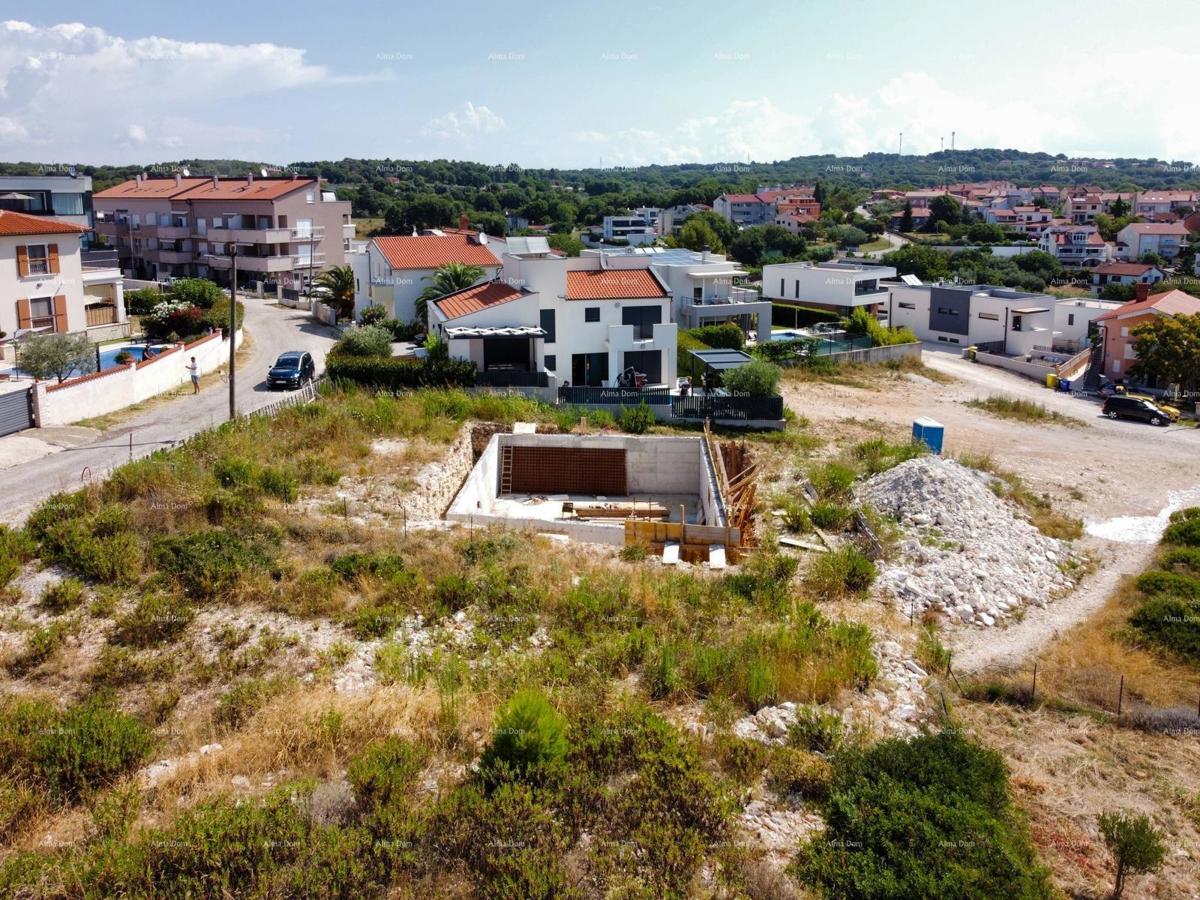 Medulin, Mukalba – Terreno edificabile con costruzione in corso.