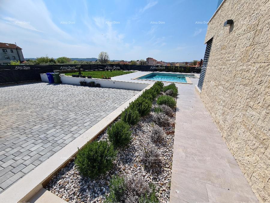 Nuova casa indipendente con piscina su un grande terreno, Medolino!