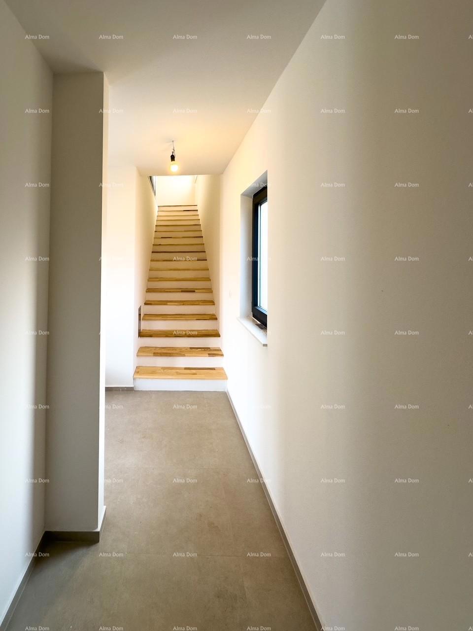 Vendita di una casa di nuova costruzione, arredata modernamente, con piscina, a Rakalj!