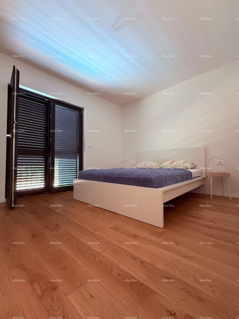 Vendita di una casa di nuova costruzione, arredata modernamente, con piscina, a Rakalj!