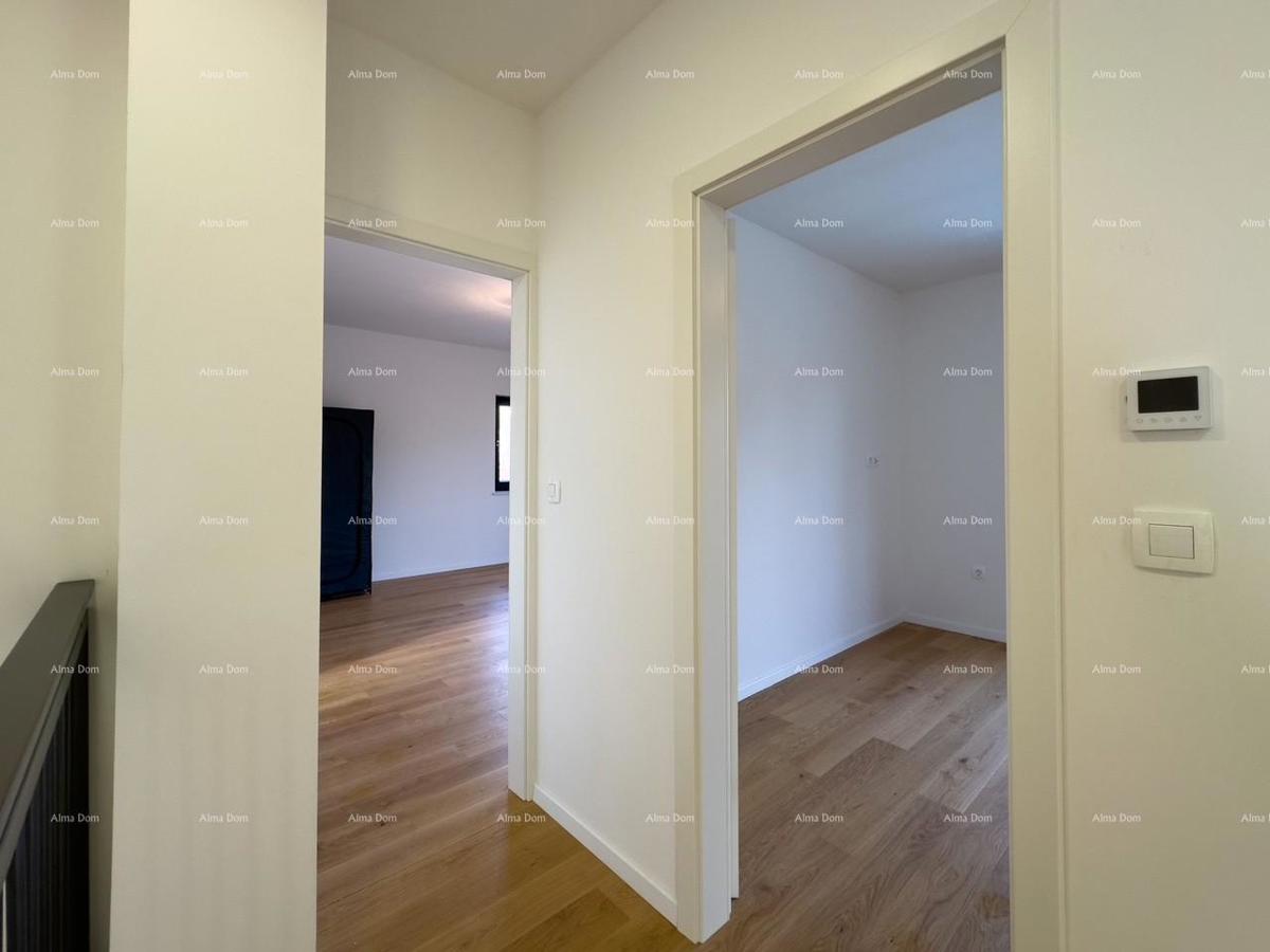 Vendita di una casa di nuova costruzione, arredata modernamente, con piscina, a Rakalj!