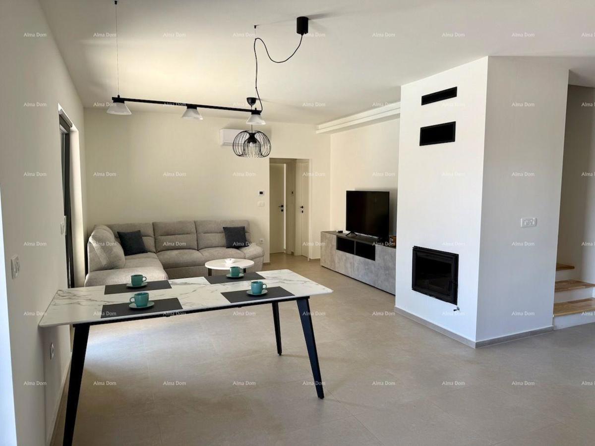 Vendita di una casa di nuova costruzione, arredata modernamente, con piscina, a Rakalj!