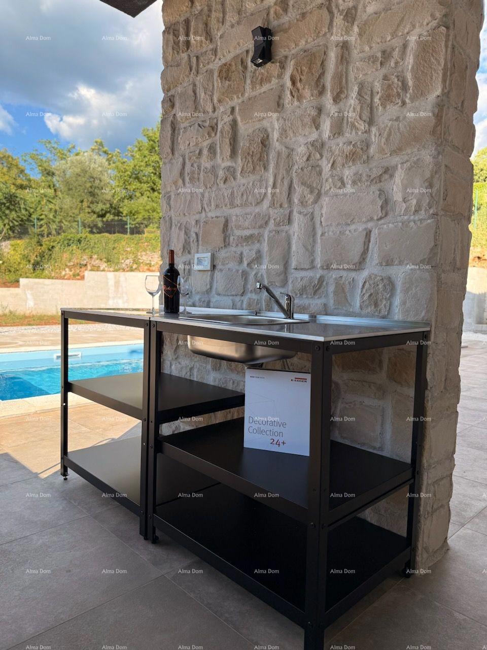 Vendita di una casa di nuova costruzione, arredata modernamente, con piscina, a Rakalj!