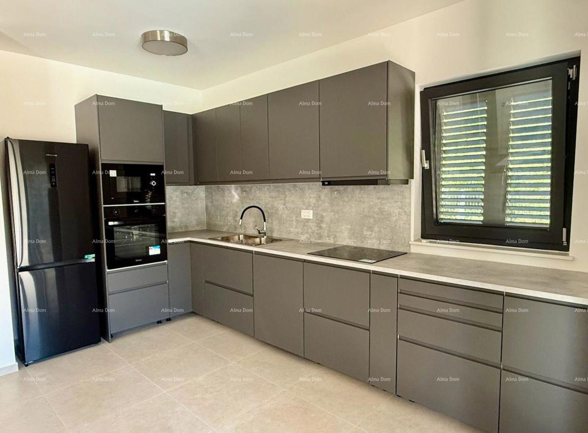 Vendita di una casa di nuova costruzione, arredata modernamente, con piscina, a Rakalj!