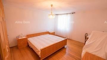 Autentica proprietà istriana vicino a Žminj – casa con grande potenziale!