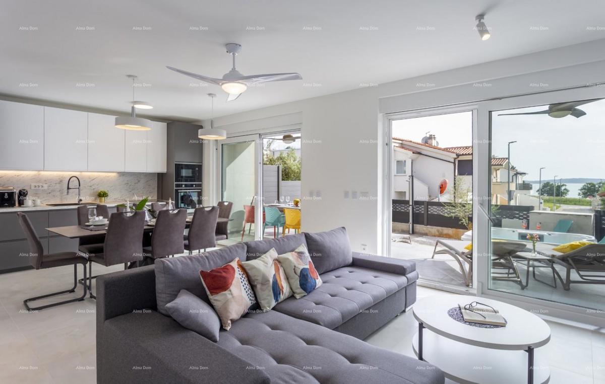 Casa moderna a Medulin, 800 m dal centro e 150 m dal mare – ideale per famiglie o come investimento!