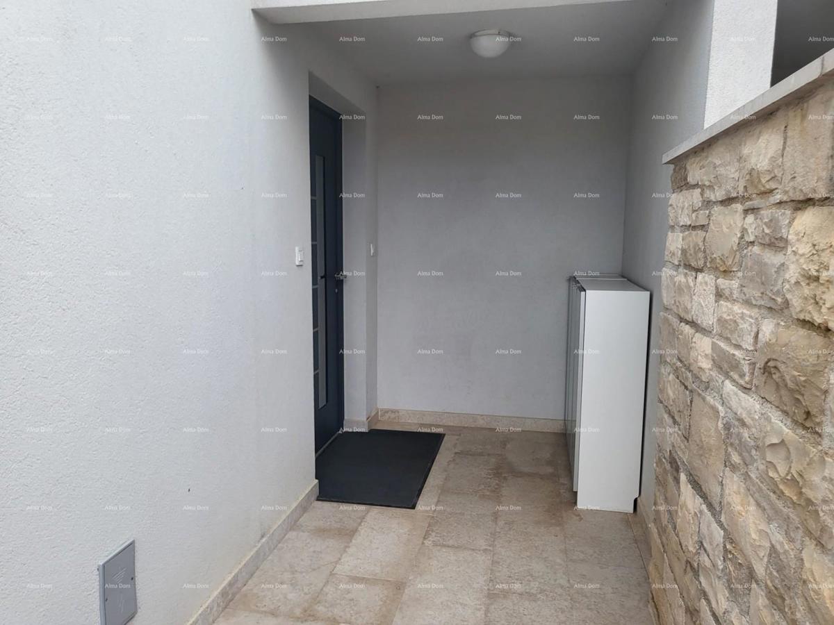 Cittanova, casa a un piano con piscina