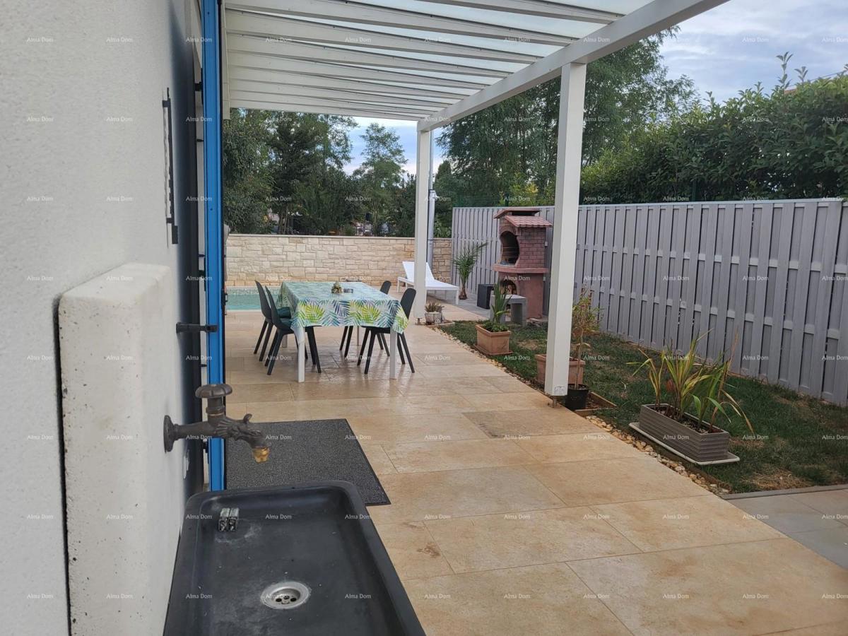 Cittanova, casa a un piano con piscina