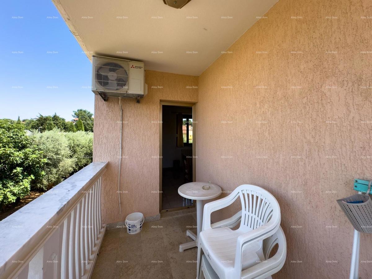 Vendiamo una casa con appartamenti in una posizione tranquilla a Medulin!